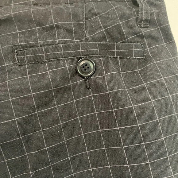 Urban Basics Black & White Grid Pattern Classic Flat  Front Shorts - 32 - Picture 8 of 8